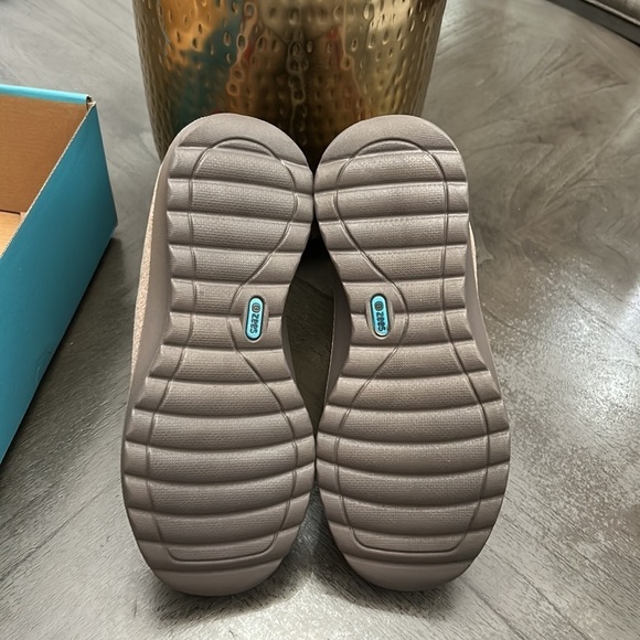 BZees Glacier Bootie (Wide) - Picture 3 of 14